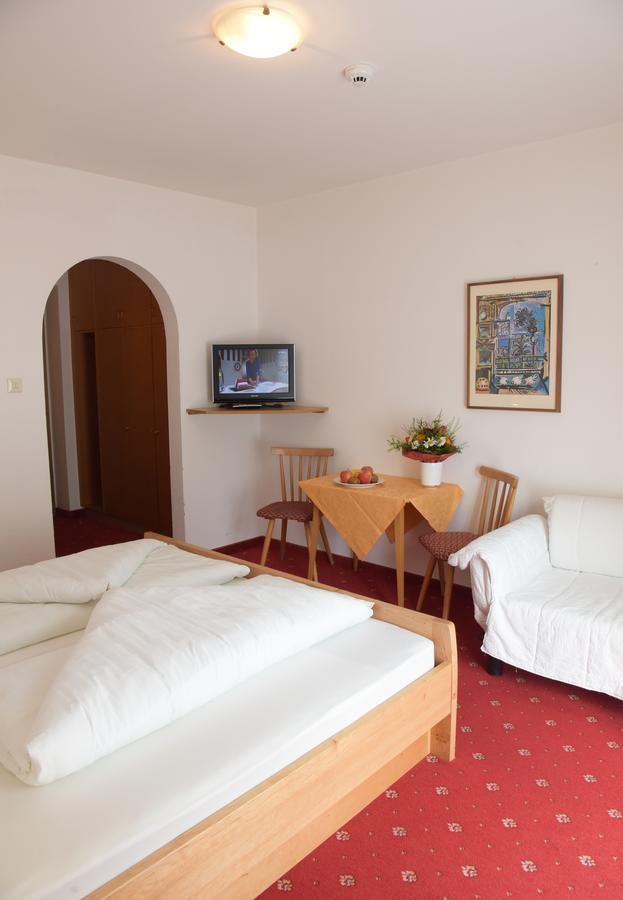 Hotel Pension Schweitzer Silandro Luaran gambar