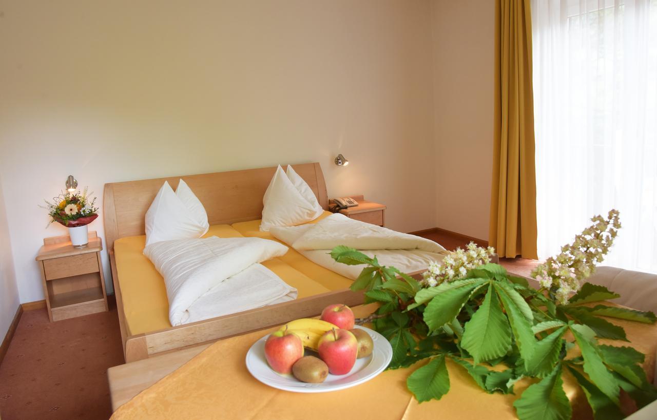Hotel Pension Schweitzer Silandro Luaran gambar