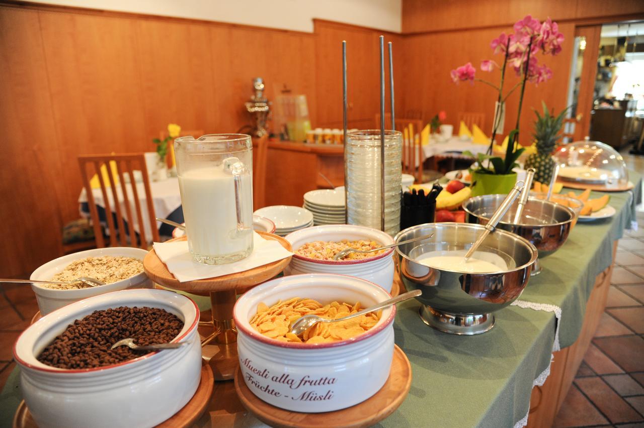 Hotel Pension Schweitzer Silandro Luaran gambar