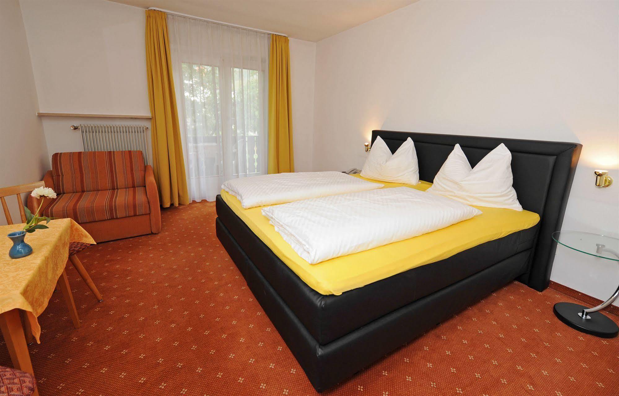 Hotel Pension Schweitzer Silandro Luaran gambar